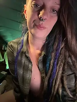 MenaDreadfull online show from October 17, 6:32 pm