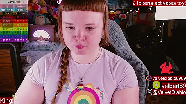 Snapshot of VelvetDiablo chatting on June 11, 12:32 am VelvetDiablo online show from June 11, 12:32 am