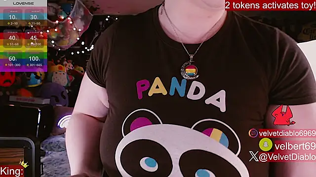 Snapshot of VelvetDiablo chatting on June 24, 12:42 am VelvetDiablo online show from June 24, 12:42 am