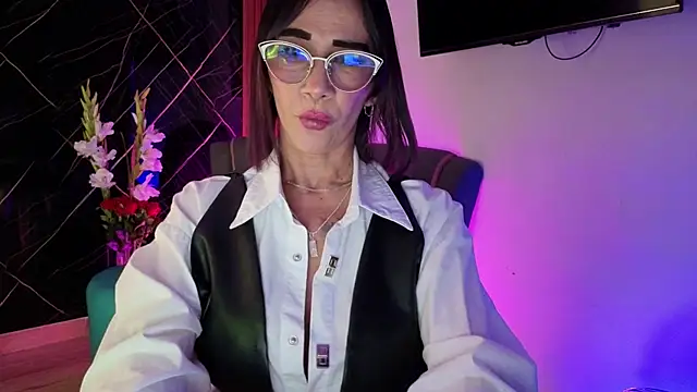 crisstal miler online show from April 29, 6:36 pm