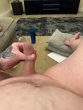 Snapshot of Dannyboy1430 chatting on March 18, 12:05 am Dannyboy1430 online show from March 18, 12:05 am