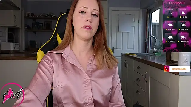 stripmequick online show from December 4, 1:42 pm