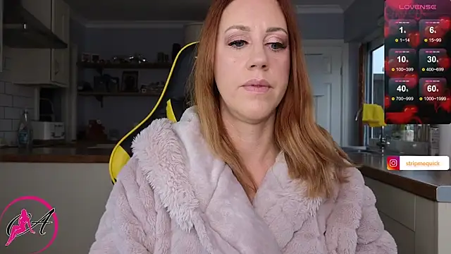 stripmequick online show from December 12, 10:24 am