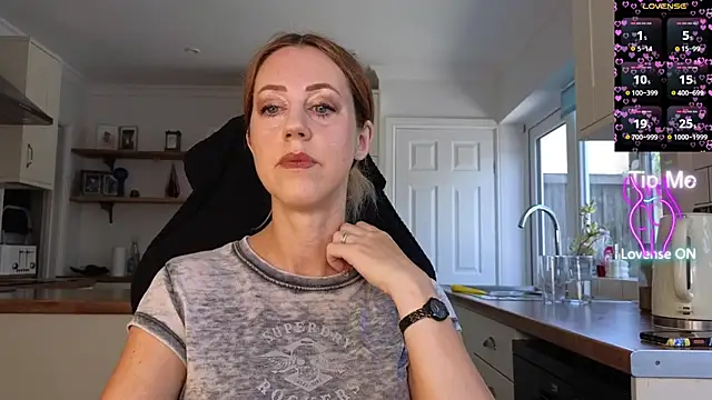 stripmequick online show from June 25, 9:14 am