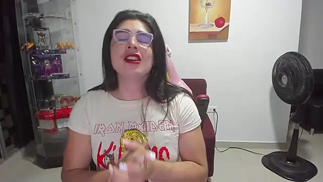 Snapshot of Khalifa_Gold chatting on November 8, 1:06 am Khalifa Gold online show from November 8, 1:06 am