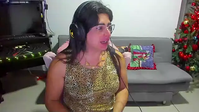 Snapshot of Khalifa_Gold chatting on December 14, 5:02 am Khalifa Gold online show from December 14, 5:02 am