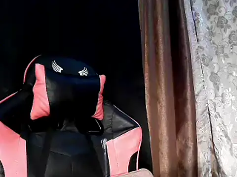 Snapshot of BrendaMore chatting on December 21, 4:46 pm BrendaMore online show from December 21, 4:46 pm