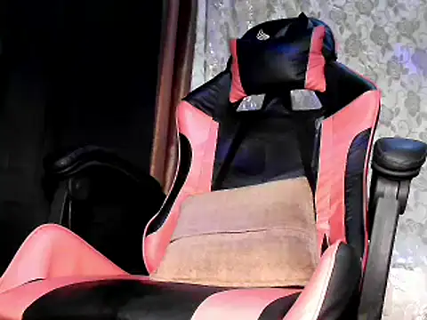 Snapshot of BrendaMore chatting on December 22, 8:38 am BrendaMore online show from December 22, 8:38 am