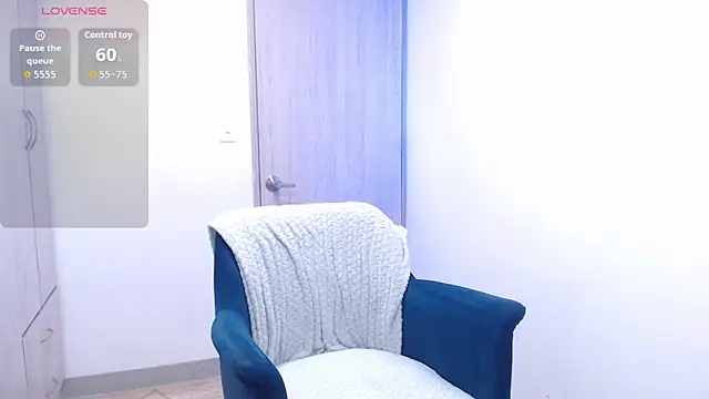 Snapshot of EricaVanderhill chatting on October 12, 8:30 pm EricaVanderhill online show from October 12, 8:30 pm