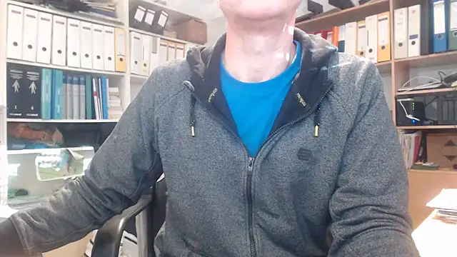 Snapshot of CMNM_Nbg chatting on December 18, 11:05 am CMNM Nbg online show from December 18, 11:05 am