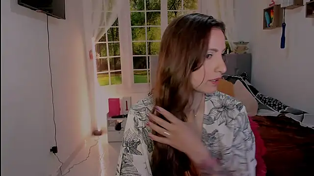 vanessabrown  online show from May 8, 2:11 pm