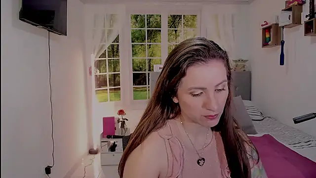 vanessabrown  online show from May 14, 9:32 pm