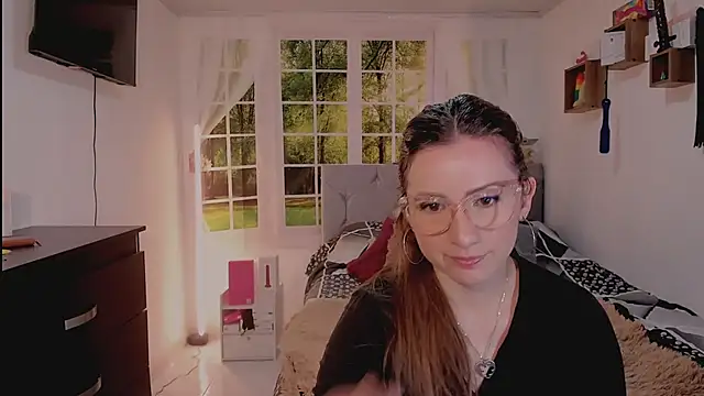 vanessabrown  online show from May 30, 8:17 pm