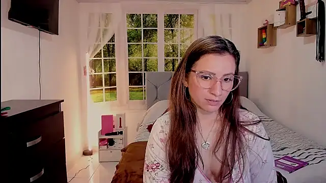 vanessabrown  online show from June 13, 5:22 pm