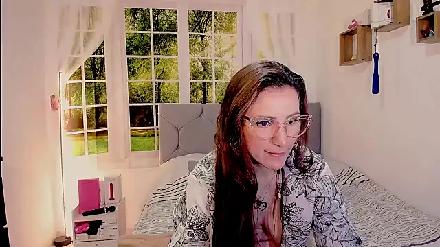 vanessabrown  online show from June 16, 3:58 pm