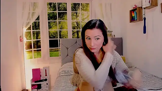 vanessabrown  online show from June 17, 3:57 pm