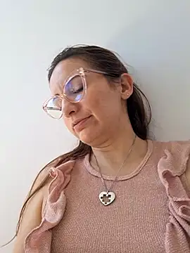 vanessabrown  online show from June 27, 4:45 pm