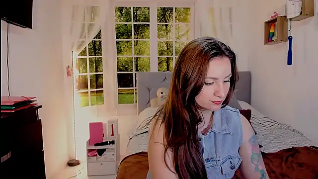 vanessabrown  online show from June 29, 4:40 pm