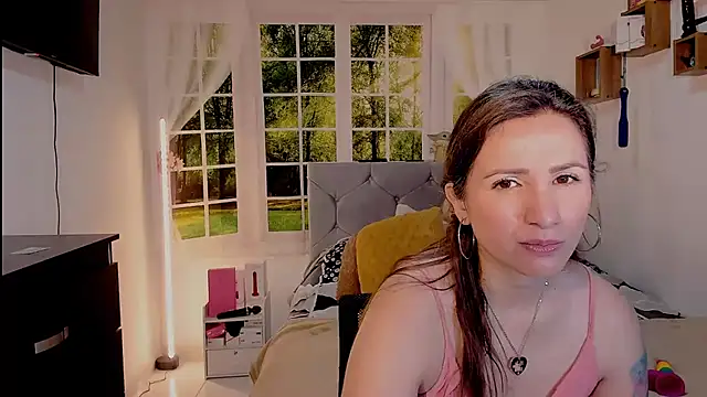 vanessabrown  online show from July 5, 4:36 pm