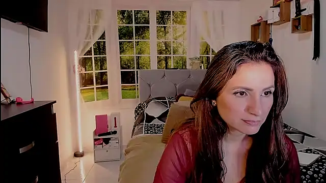 vanessabrown  online show from July 6, 3:58 pm