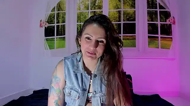 vanessabrown  online show from July 19, 1:59 pm