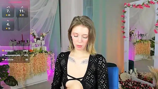 Snapshot of Salme_Sweet chatting on February 24, 3:55 am Salme Sweet online show from February 24, 3:55 am