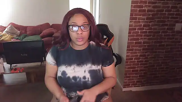 Snapshot of EntitledMistress chatting on December 17, 7:37 pm EntitledMistress online show from December 17, 7:37 pm