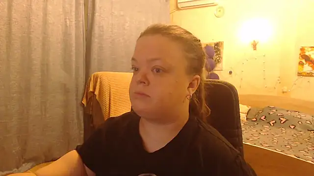 Janiffer MiMi online show from January 11, 7:05 pm