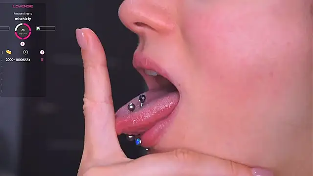 Holla Molly online show from March 2, 7:15 am