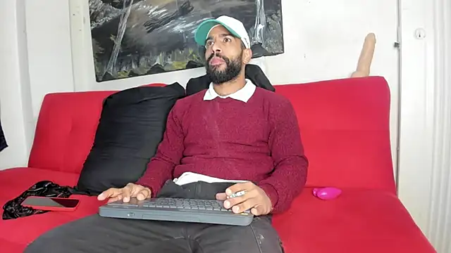 Snapshot of sweatyhairypig23 chatting on September 27, 1:21 am sweatyhairypig23 online show from September 27, 1:21 am