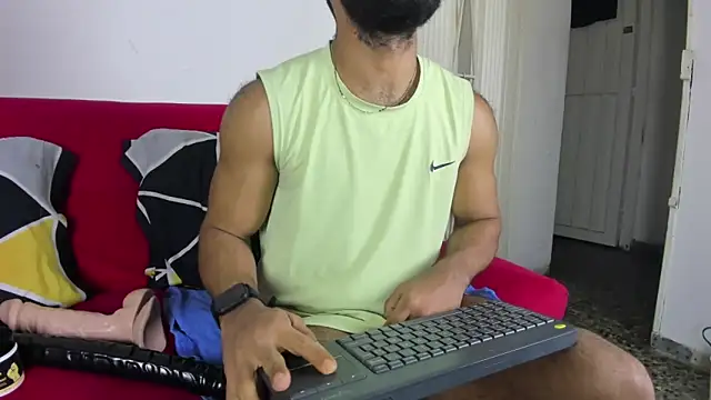 sweatyhairypig23 online show from March 12, 12:06 am