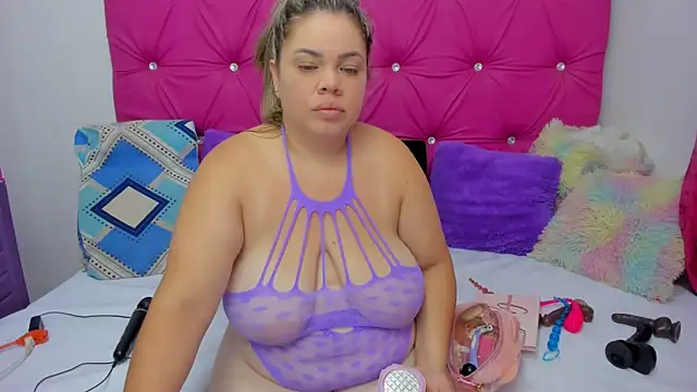 VivianPorto online show from May 14, 12:56 pm