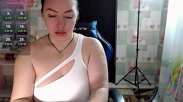 Snapshot of Korolek12 chatting on October 23, 4:56 am Korolek12 online show from October 23, 4:56 am