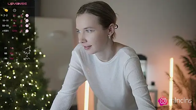 Snapshot of melanielwithu chatting on December 3, 10:29 pm melanielwithu online show from December 3, 10:29 pm