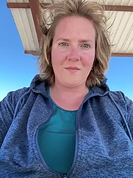 Lizzyloo online show from February 12, 6:09 pm