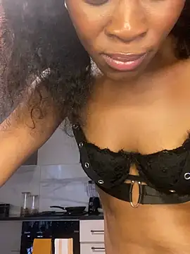 Snapshot of PETITE_NAOMI chatting on December 28, 4:19 am PETITE NAOMI online show from December 28, 4:19 am