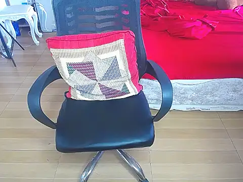 Snapshot of Makemypussysquirt-tsunami chatting on October 16, 8:37 am Makemypussysquirt-tsunami online show from October 16, 8:37 am