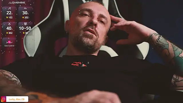 Snapshot of LuckyAlexx chatting on January 20, 11:43 pm LuckyAlexx online show from January 20, 11:43 pm