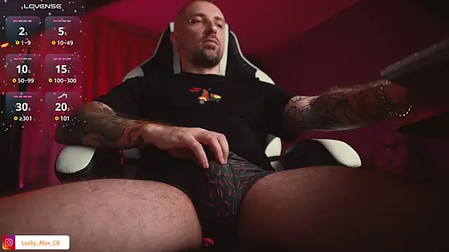 Snapshot of LuckyAlexx chatting on January 21, 10:19 pm LuckyAlexx online show from January 21, 10:19 pm