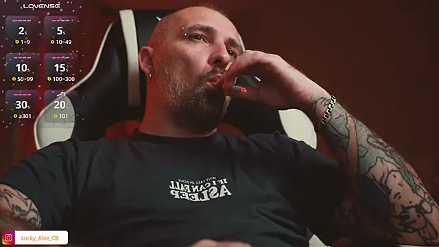 Snapshot of LuckyAlexx chatting on January 22, 11:53 pm LuckyAlexx online show from January 22, 11:53 pm