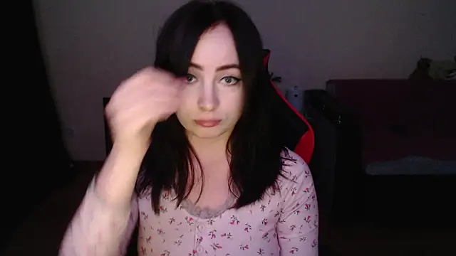 Snapshot of Laralianna chatting on December 4, 9:34 pm Laralianna online show from December 4, 9:34 pm