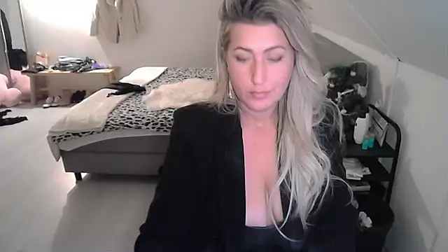 TessToy online show from December 12, 5:59 pm