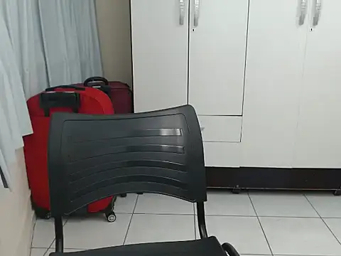 vaholiver online show from February 12, 6:25 pm