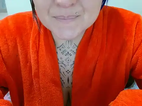 vaholiver online show from May 3, 4:02 pm