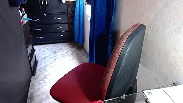 Snapshot of Barbiegomez chatting on October 22, 3:23 pm Barbiegomez online show from October 22, 3:23 pm