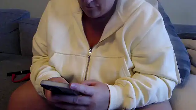 Snapshot of sweeti_Em chatting on July 2, 6:25 pm sweeti Em online show from July 2, 6:25 pm