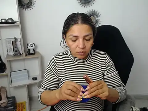 Snapshot of cum_bigass chatting on June 12, 12:15 pm cum bigass online show from June 12, 12:15 pm