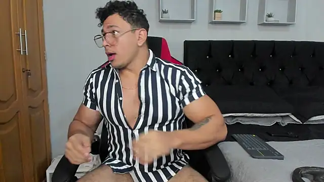 tyler hank01 online show from December 4, 11:19 am