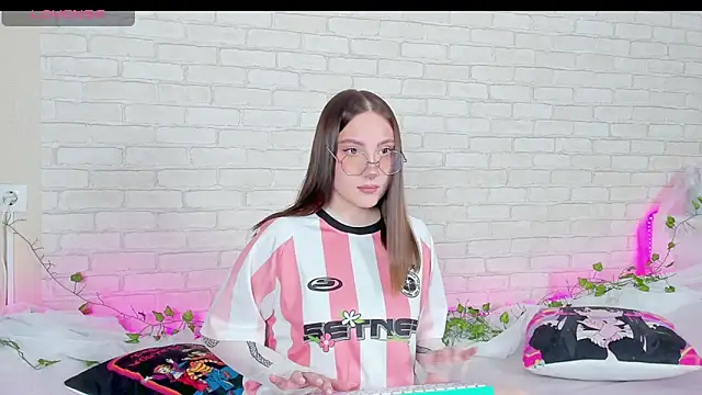 LinaKenny online show from November 26, 4:08 pm