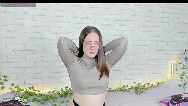 LinaKenny online show from December 3, 2:15 pm